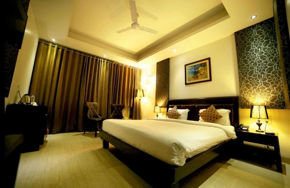 Golden Blossom Imperial Resorts Lucknow Exterior foto